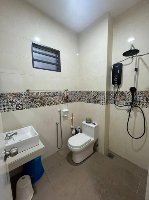 Hadeerna Homestay - Double Storey Terrace Chemor Eksteriør bilde
