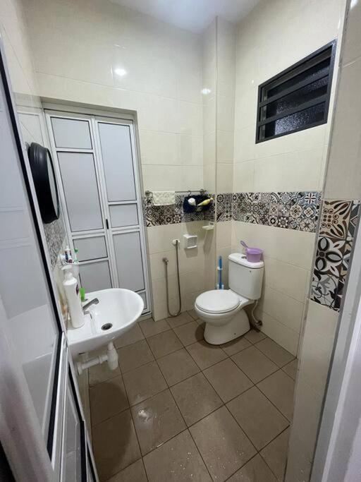 Hadeerna Homestay - Double Storey Terrace Chemor Eksteriør bilde